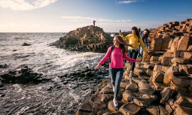 Giant's Causeway Tour & 2-Day Open Top-Bus Tour